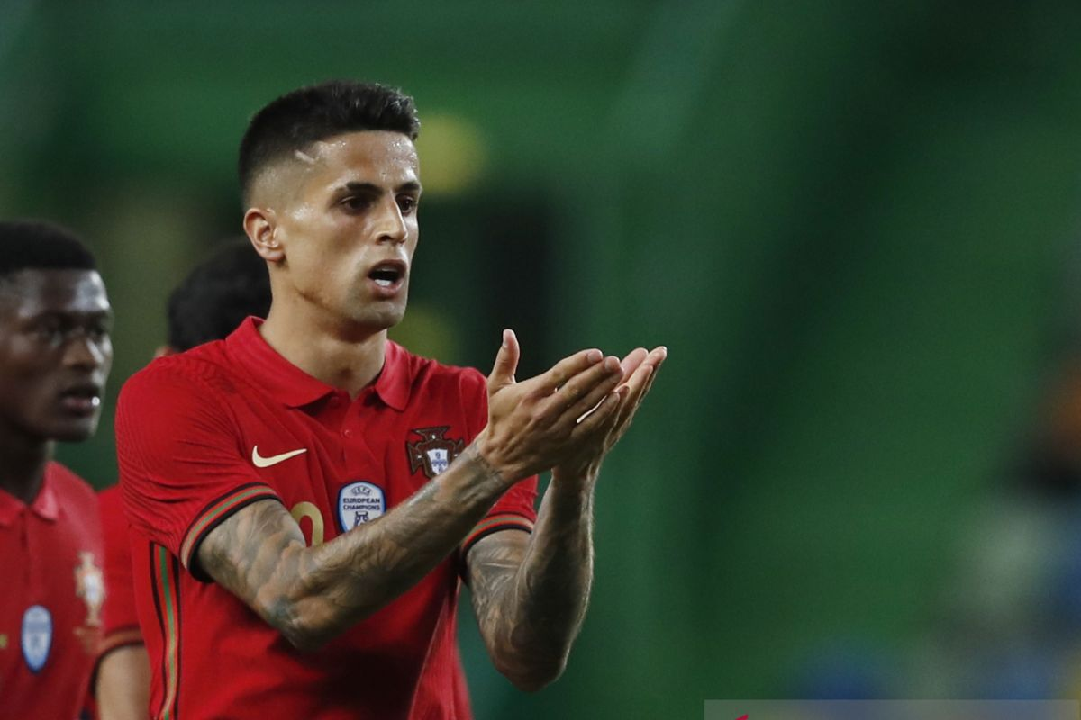 cau thu nhan nhieu the do nhat tai euro 2